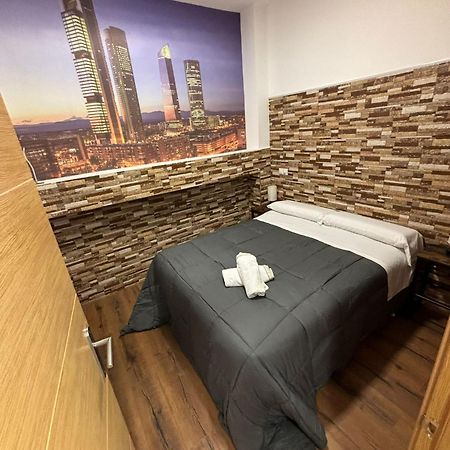 Apartamentos Deluxe Barajas Madrid Bagian luar foto