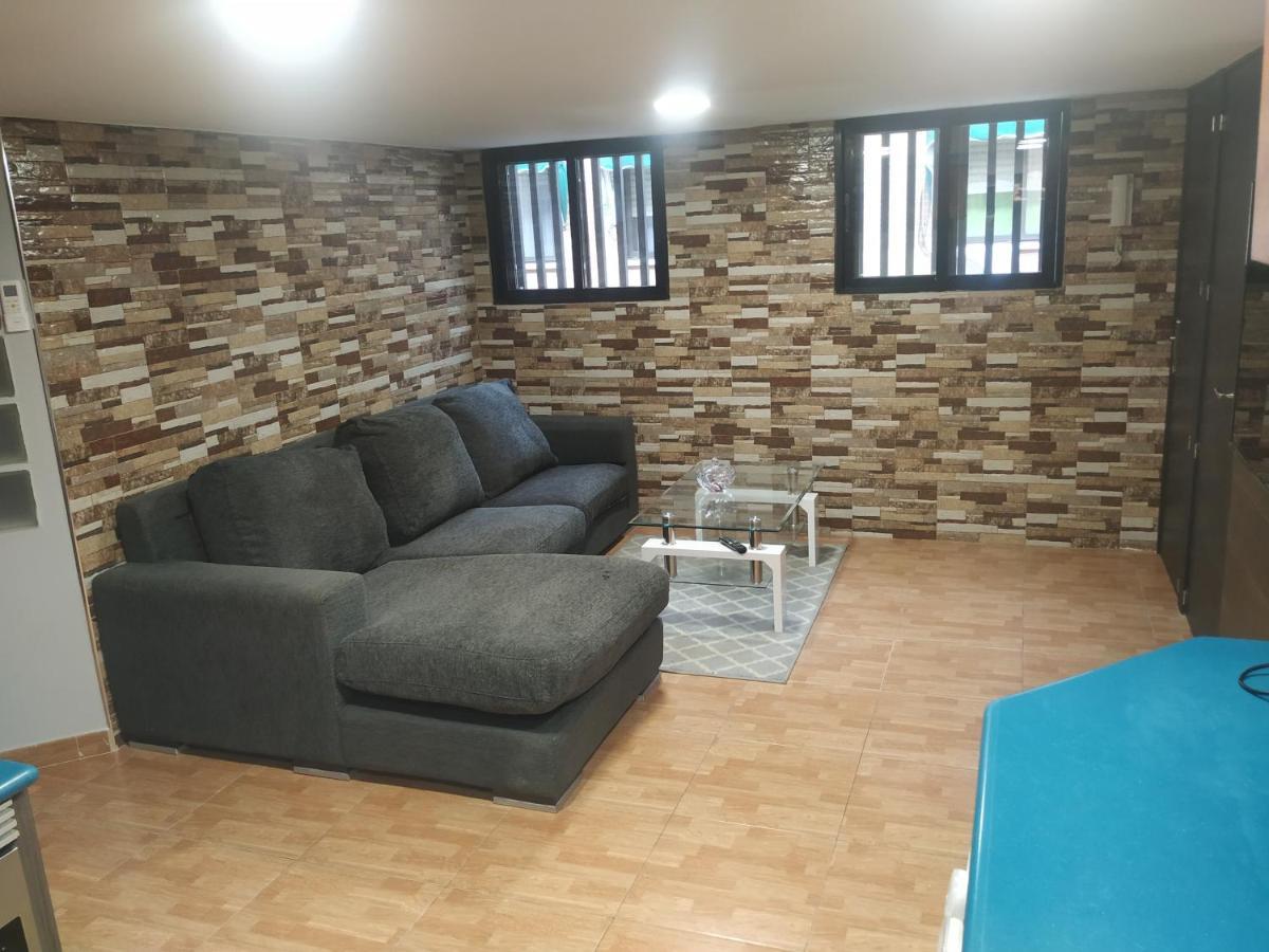 Apartamentos Deluxe Barajas Madrid Bagian luar foto