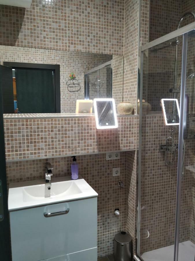 Apartamentos Deluxe Barajas Madrid Bagian luar foto